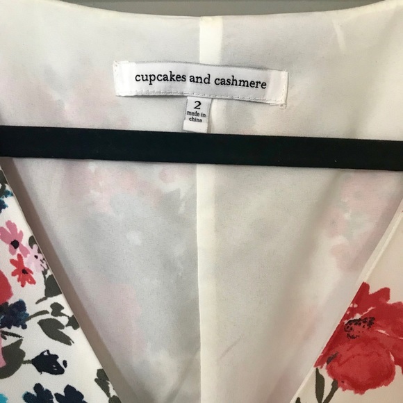 Cupcakes and Cashmere Kirei Floral Romper - Picture 4 of 8